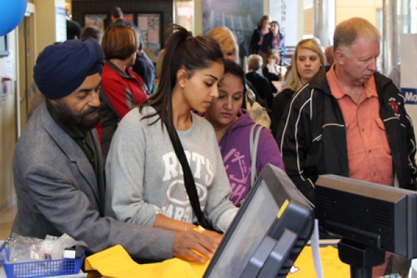 Criminology student Navnit Sidhu (centre) with father Gurdip and mother Sukhvir.