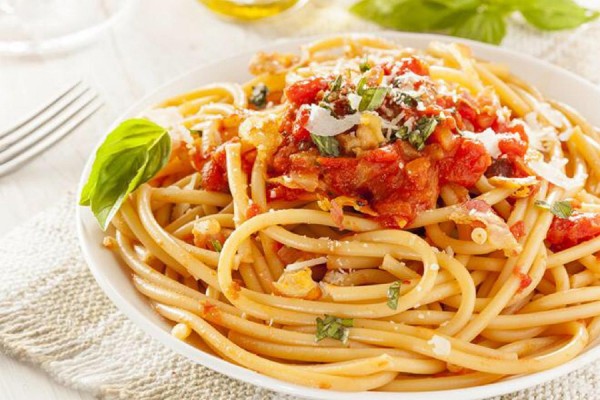 spaghetii with raw tomato sauce