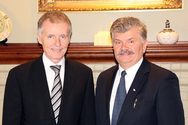 UWindsor president Alan Wildeman greets Andrzej Kurnicki, ambassador of the Republic of Poland to Canada.