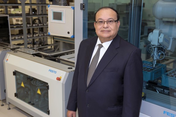 Professor Waguih ElMaraghy was recently selected as a fellow of the Society of Manufacturing Engineersâ, one of only seven individuals to receive this honour.