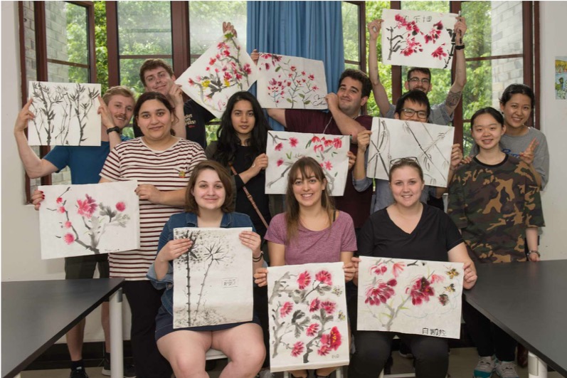 2018 Reciprocal Learning Program - Group holding paintings