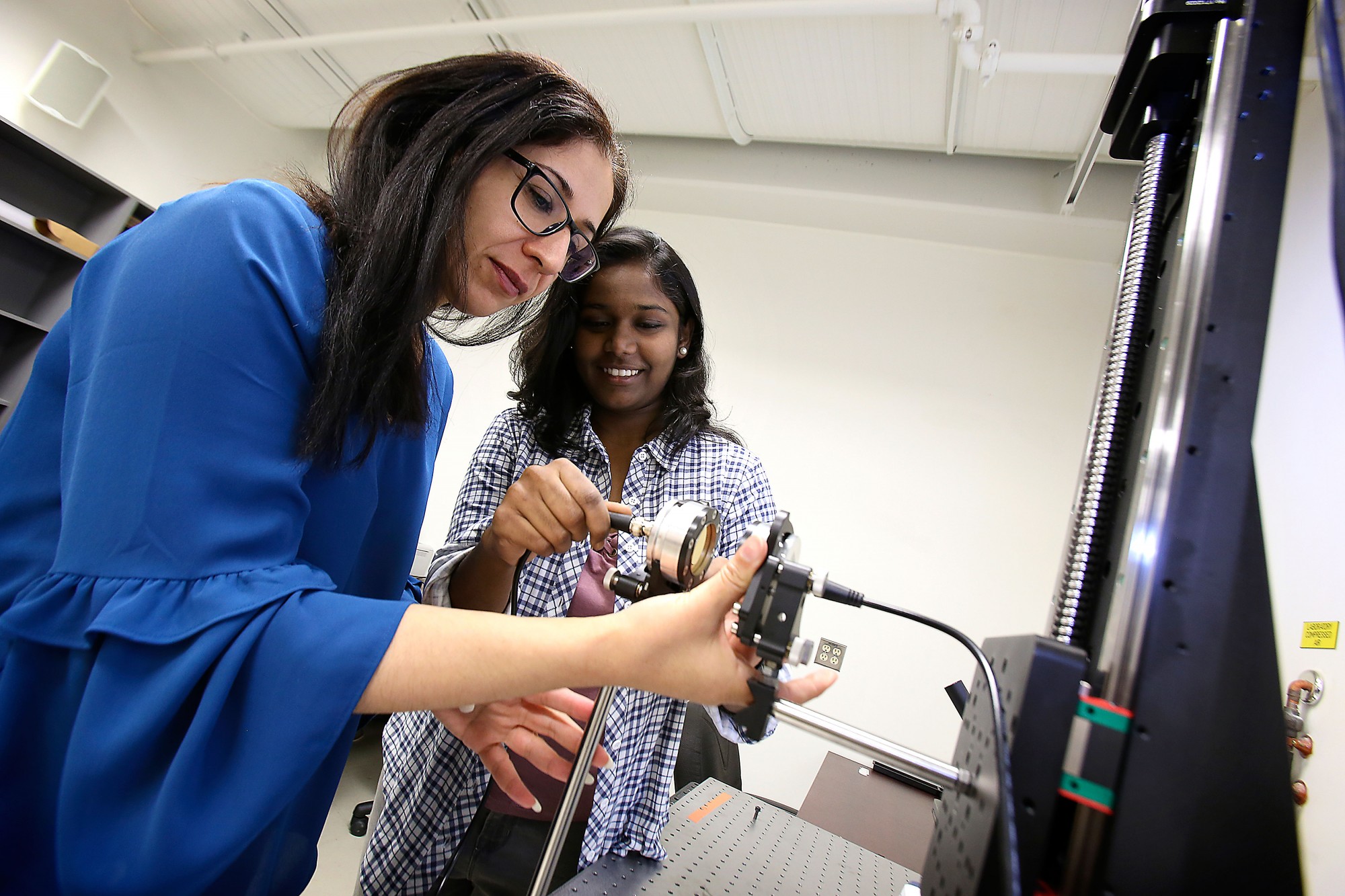 Dr. Arezoo Emadi and Jenitha Balasingam working in Electrical Micro & Nano Devices and Sensors.