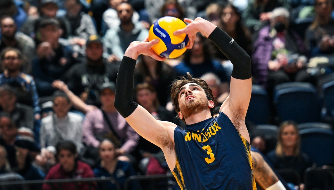 Markus Law-Heese sets the ball.