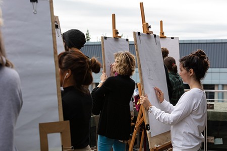 Lisa Baggio&#039;s drawing class works outside on terrace