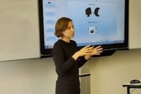 Katarina Stevens, presenting her talk.