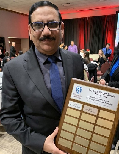 Dr. Pardeep Jasra with his 2018 Dr. Alan Wright award plaque at Celebration of Teaching Excellence award banquet