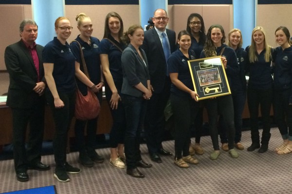 Lancer women basketball’s team take a group picture with Windsor Mayor Drew Dilkens, after being honoured at City Council meeting. Photo by Mike Havey.