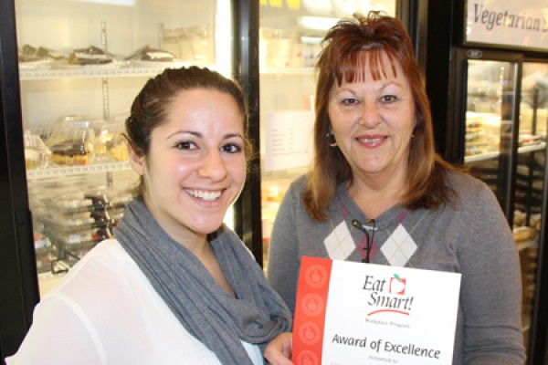 Dietitian Tara Galloro presents Food Services manager Jane Meunier with an Eat Smart! award.