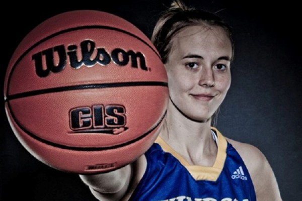 Jessica Clemençon holding basketball