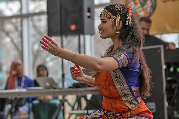 Jinkal Modi performing classical Indian dance