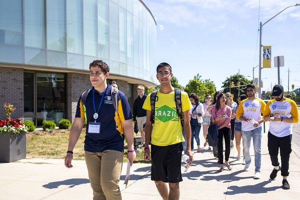 Student ambassador Hassan Shaban leads a pre-pandemic campus tour.