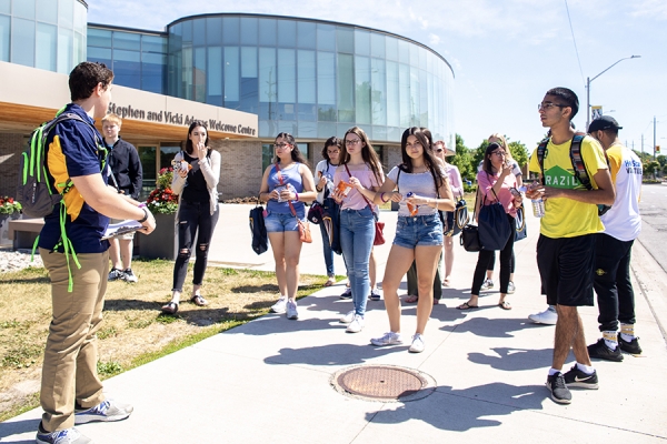 campus tour group