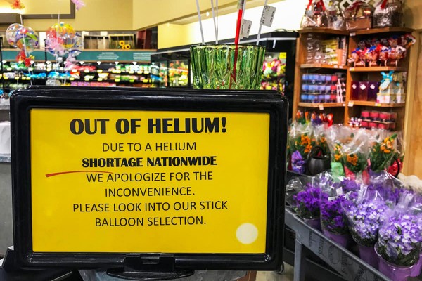 sign in balloon store explaining shortage of helium