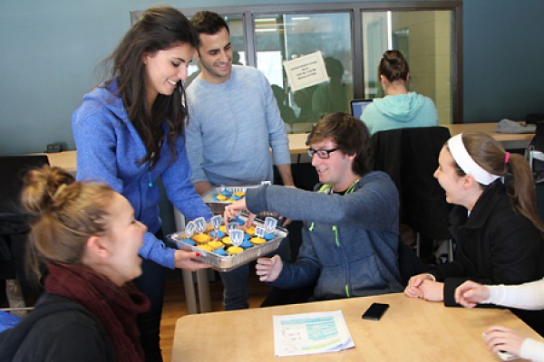 UWSA officials Ivona Bilbilovska and Josh Paglione hand out cupcakes