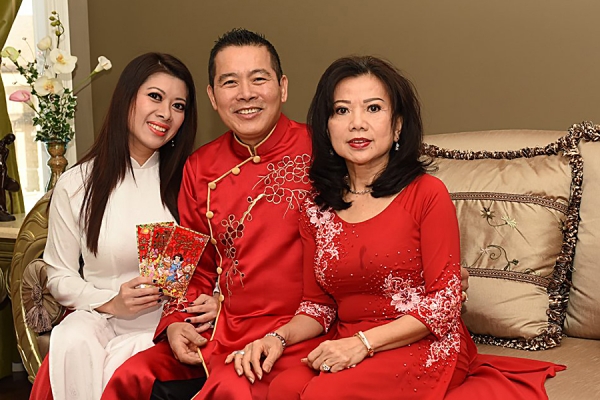 Diane Luu-Hoang with her parents in traditional dress