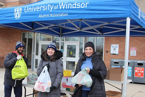 volunteers taking donations of food