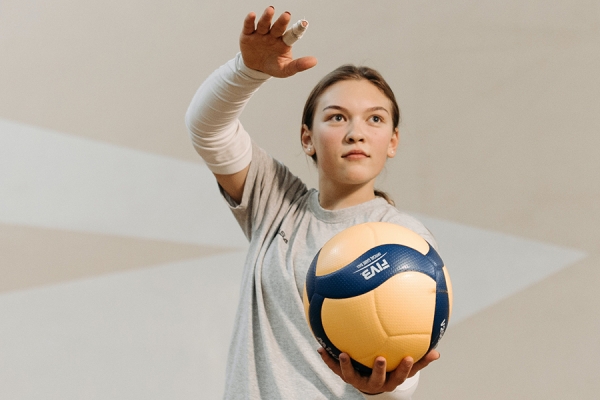 girl preparing to serve volleyball