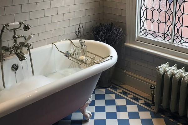 old-fashioned clawfoot tub