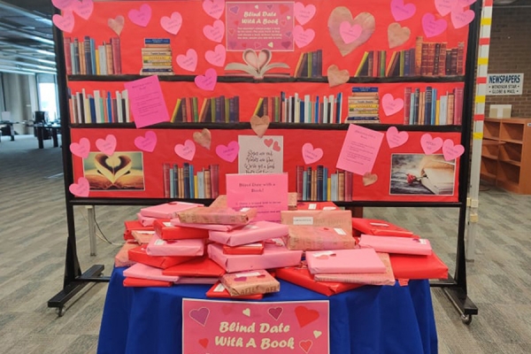 Blind Date with a Book display in the Leddy Library