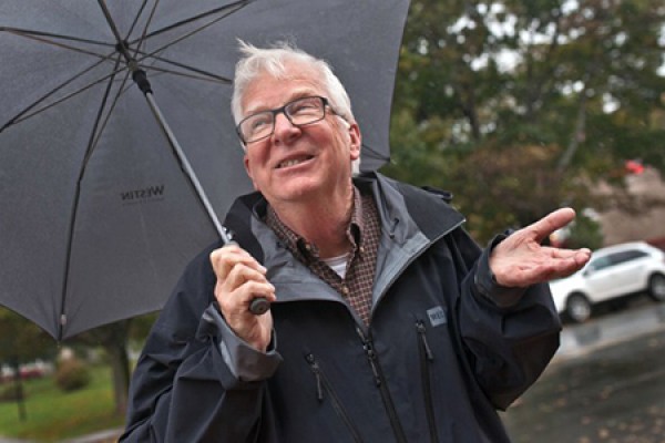 Senior climatologist for Environment Canada and UWindsor alumni David Phillips, O.C. (BA 1966), is one of eight distinguished individuals who will receive honorary degrees during Convocation ceremonies this week.
