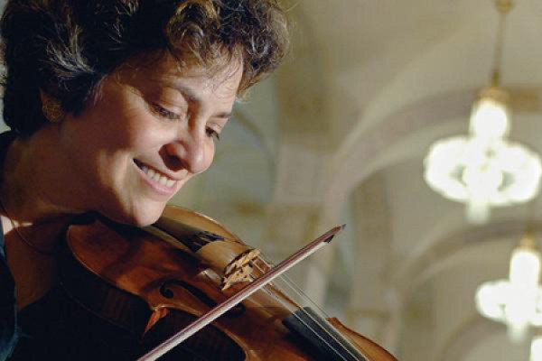 Violinist Jeanne Lamon
