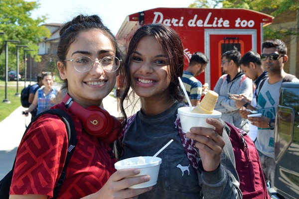 Sara Alabed, Maria Meer eating ice cream