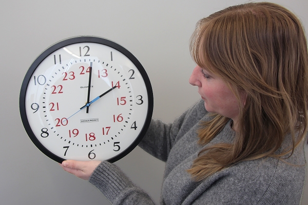 Lindsay Charlton setting a clock