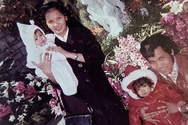 Jhoan Baluyot with sister Lyn, mother Felicitas, and father Warlino