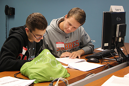High schoolers in training for computer programming competition | DailyNews
