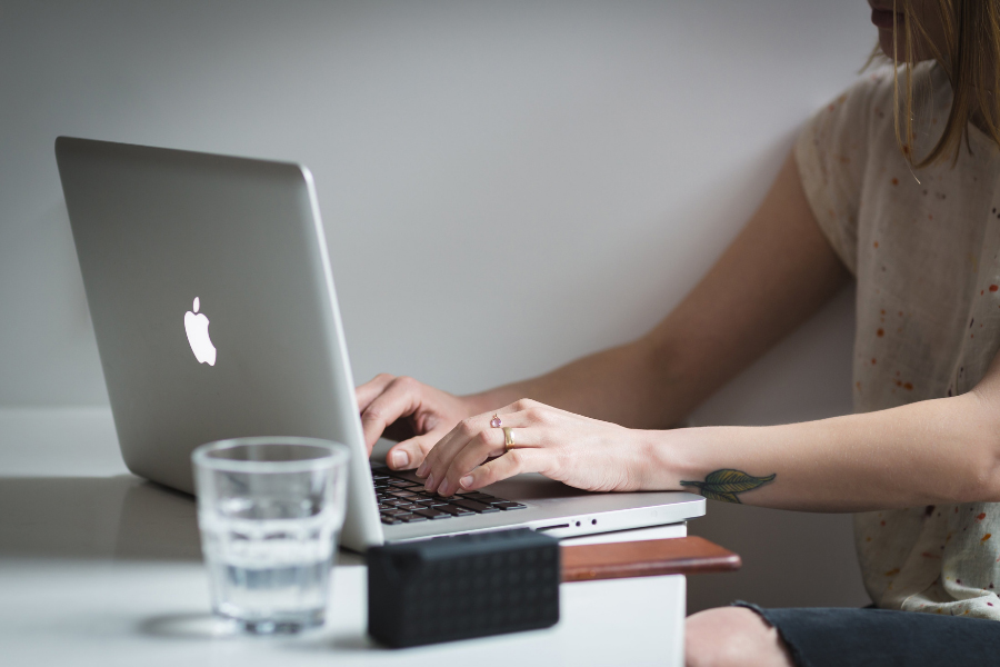 Apple laptop computer