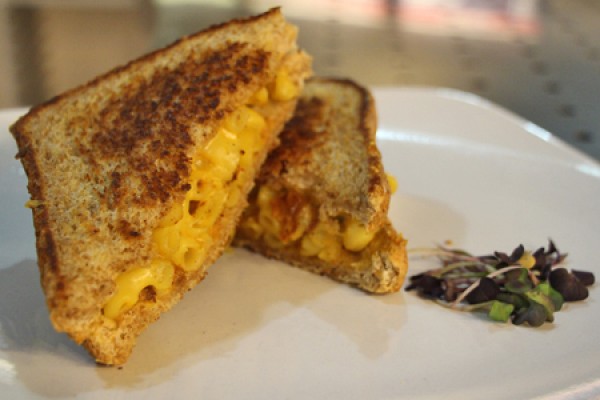 grilled cheese sandwich oozing macaroni and cheese