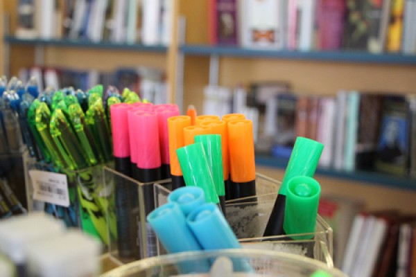Highlighters in front of bookshelves