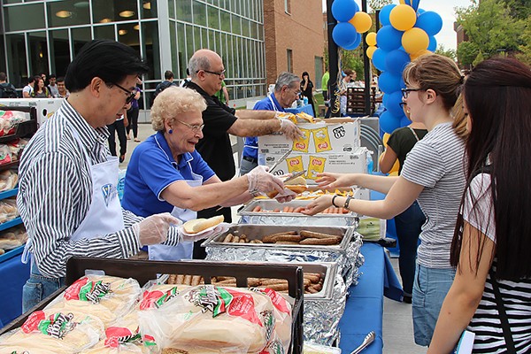 Celebrities serve food to students