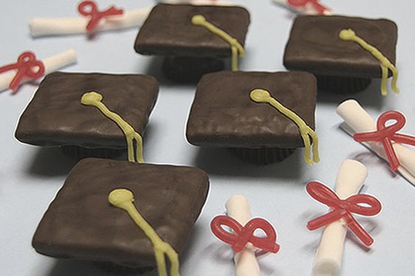 sweets decorated as mortarboards and diplomas