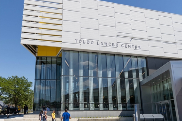 Toldo Lancer Centre