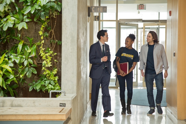 prof talking with students