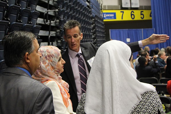 Volunteer directs guests to their seats during the Fall 2016 Convocation.