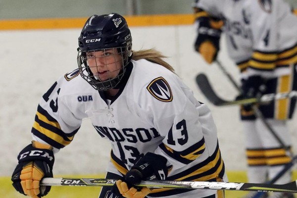 Morgan Simard of the Lancer women&#039;s hockey team