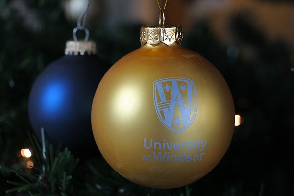 Gold bulb with UWindsor shield printed in silver