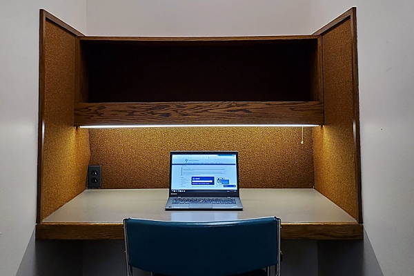 study space boasting laptop computer