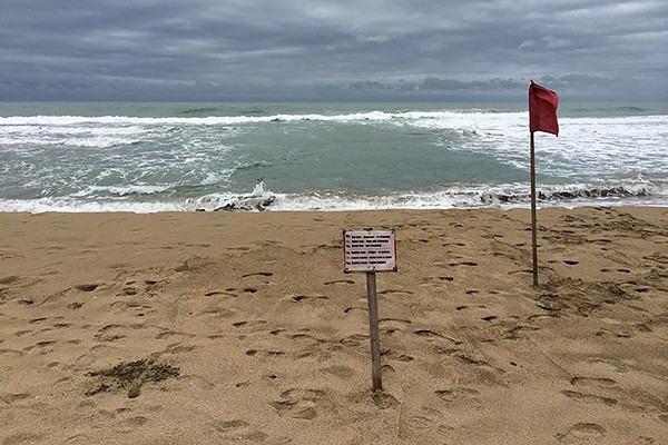 red flag on beach