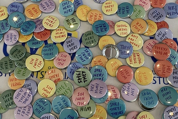 buttons with varying combinations of pronouns