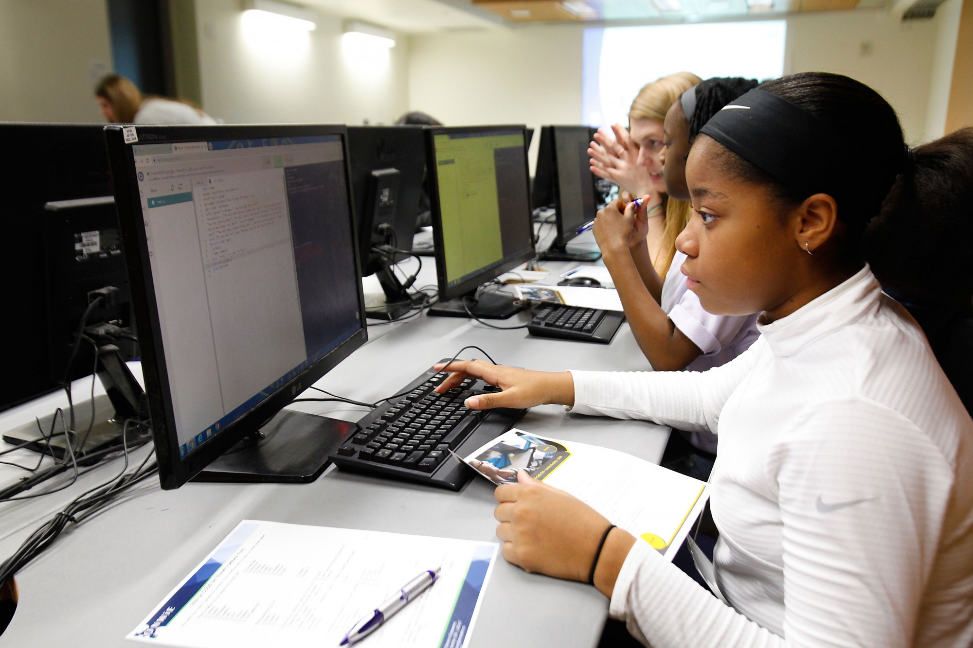 Young women's working on computer