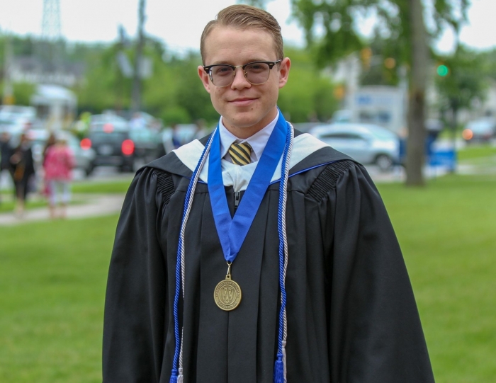 Student with a LEAD Scholar Medal