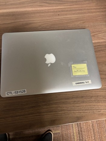 Apple MacBook 13" silver - closed
