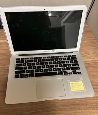 Apple MacBook 13' silver - open