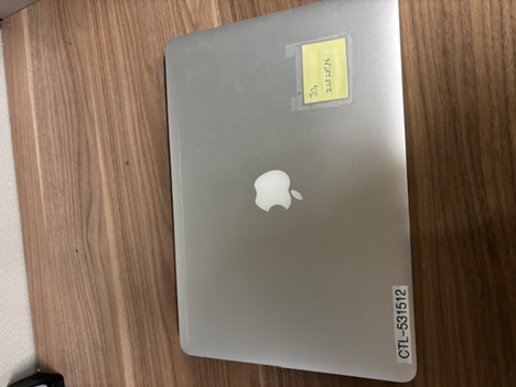 Apple MacBook Air 13" silver - closed
