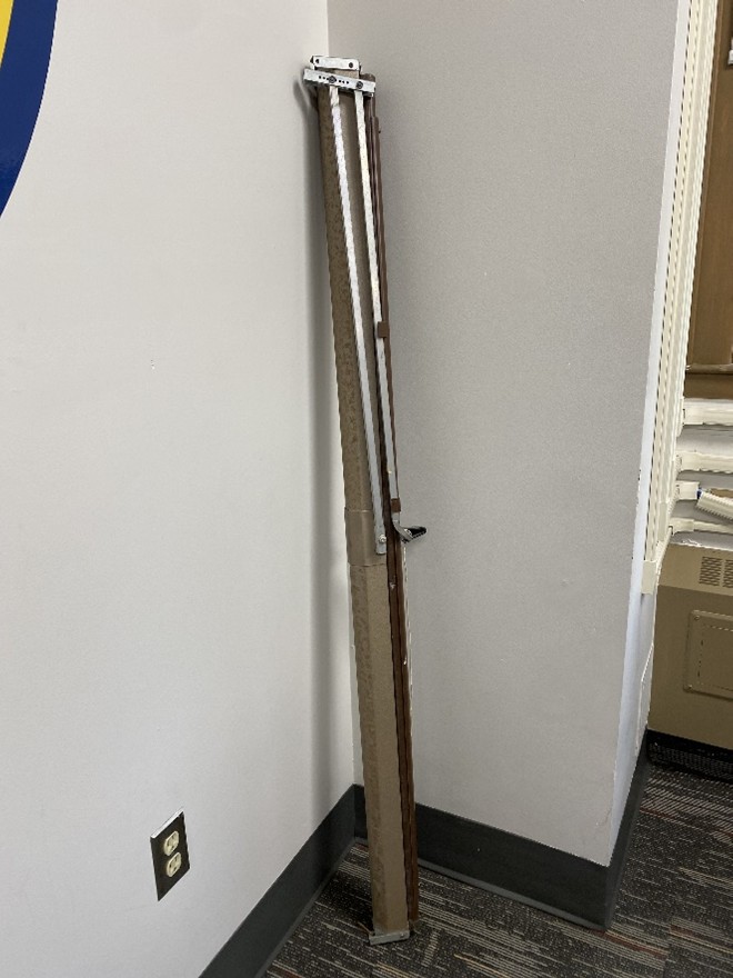 projector screen standing