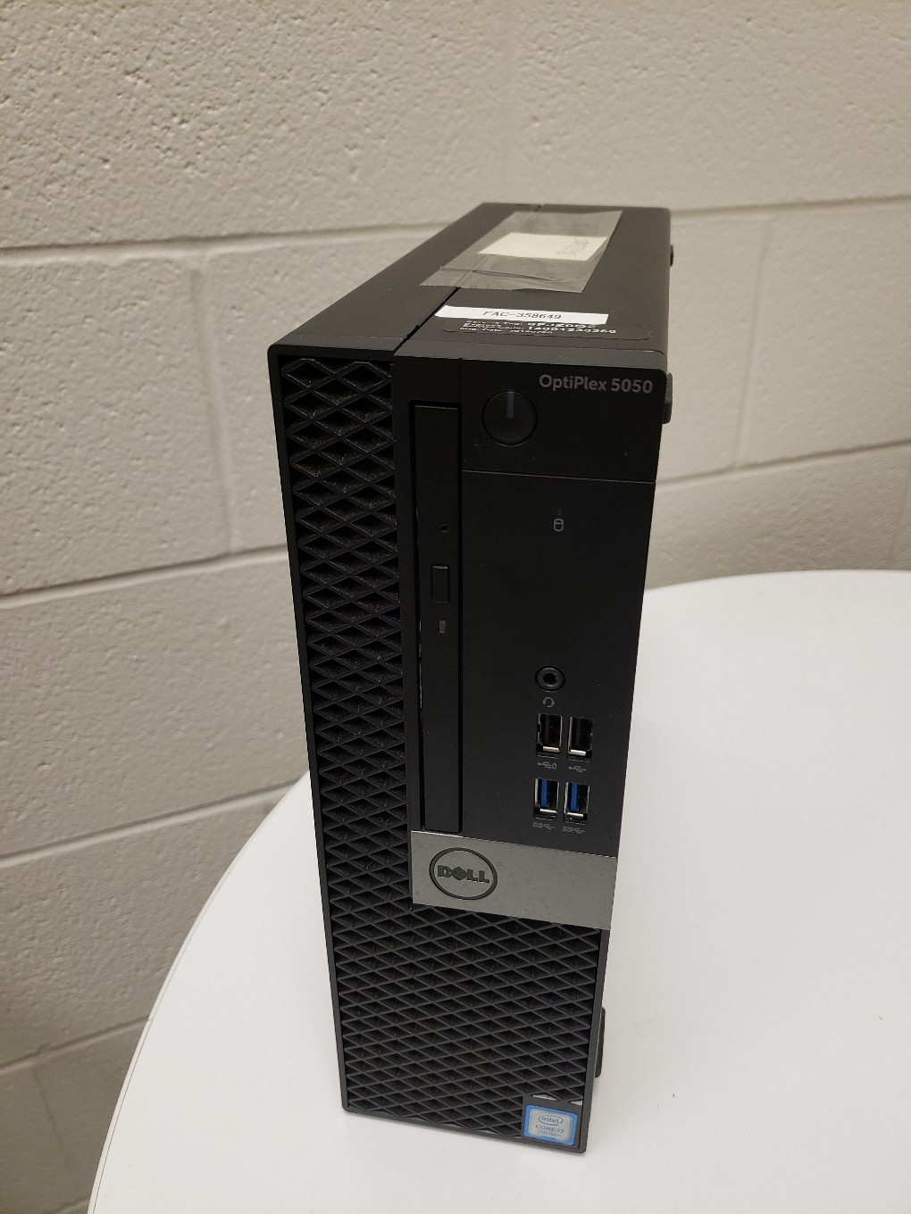 black Dell desktop computer