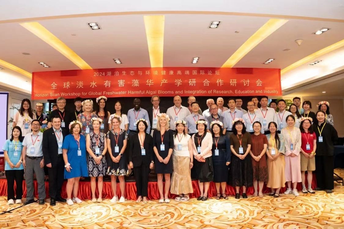 23 algal bloom expert scientists
